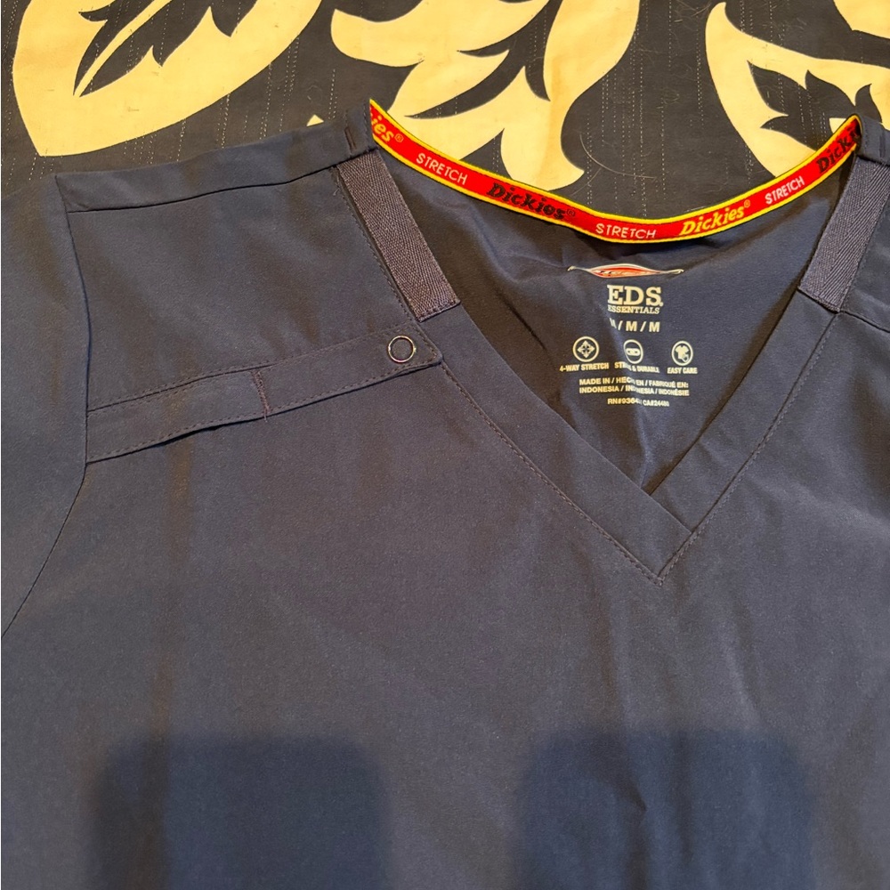 Dickies women’s scrub top